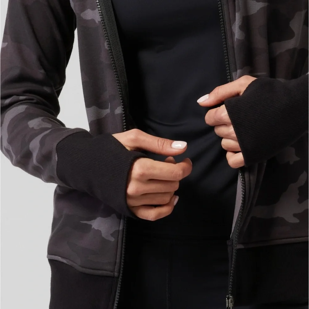 EUC Athleta Triumph Printed Hoodie - SIZE SMALL - Picture 4 of 9